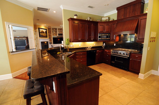Tis the Season to be…Thinking About Remodeling Your Kitchen?
